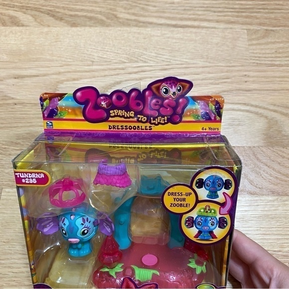Zoobles Dressoobles #294 Tundrna Action Figure NEW Kids Toy - Picture 4 of 6